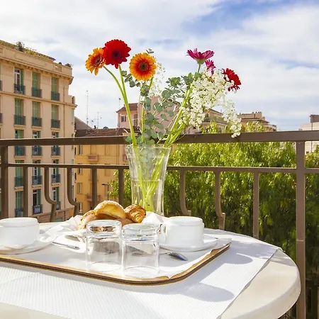 Hotel Moderne 2*