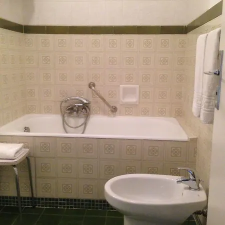 Hotel Moderne 2*